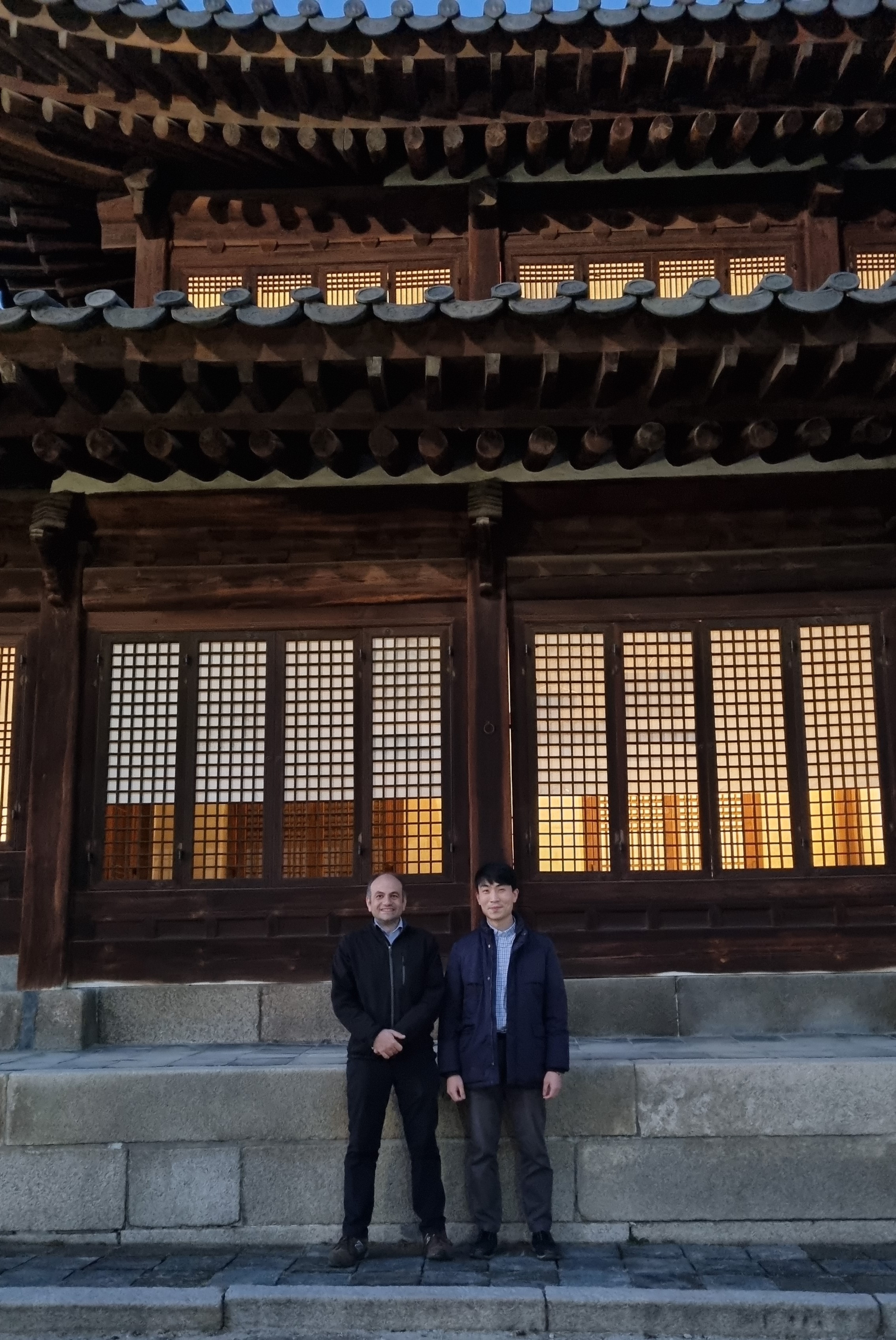 Prof. Kim with Prof. Ioannis Kymissis in Deoksugung, Korea (2023-01-12)