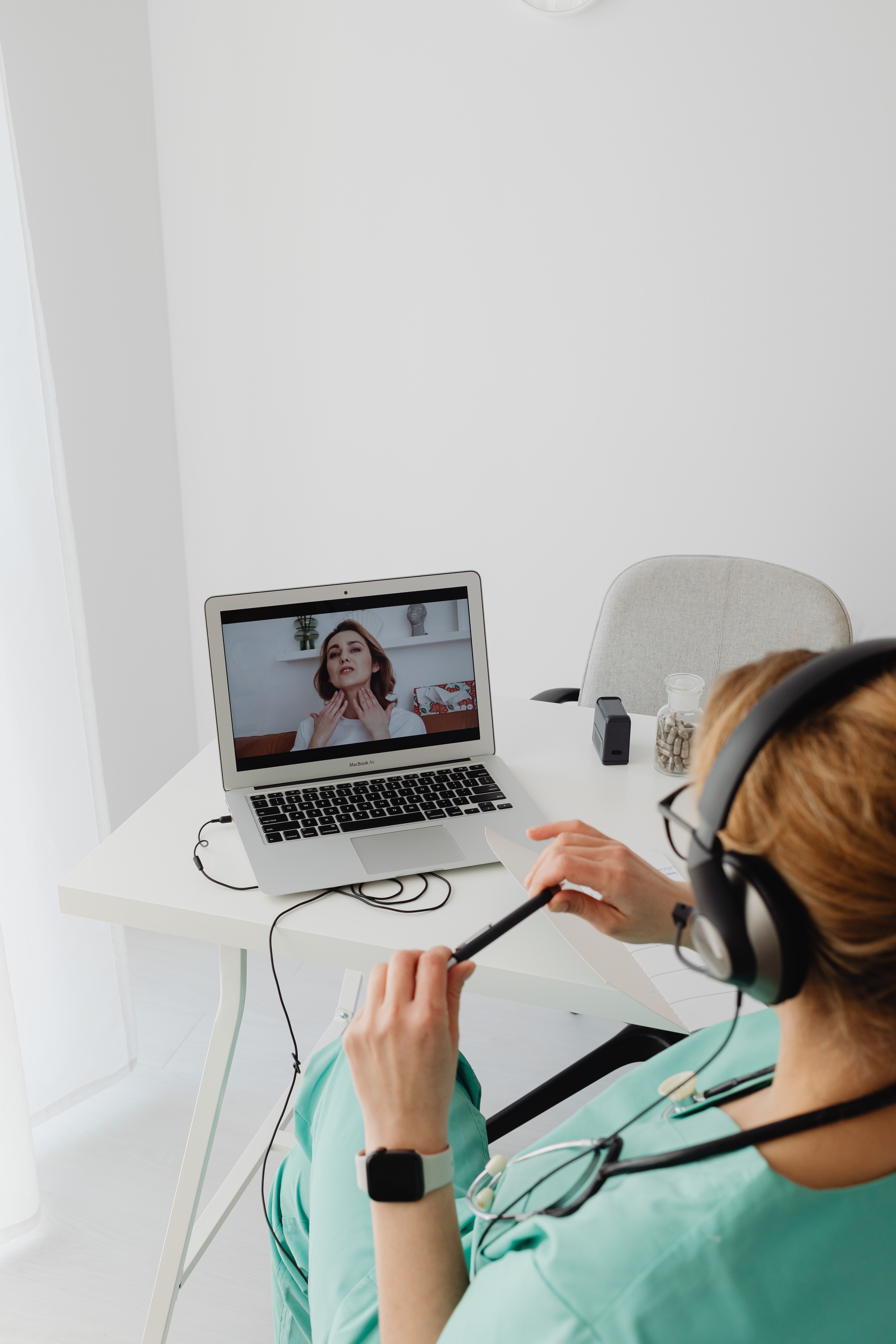 telemedicine-7520691.jpg