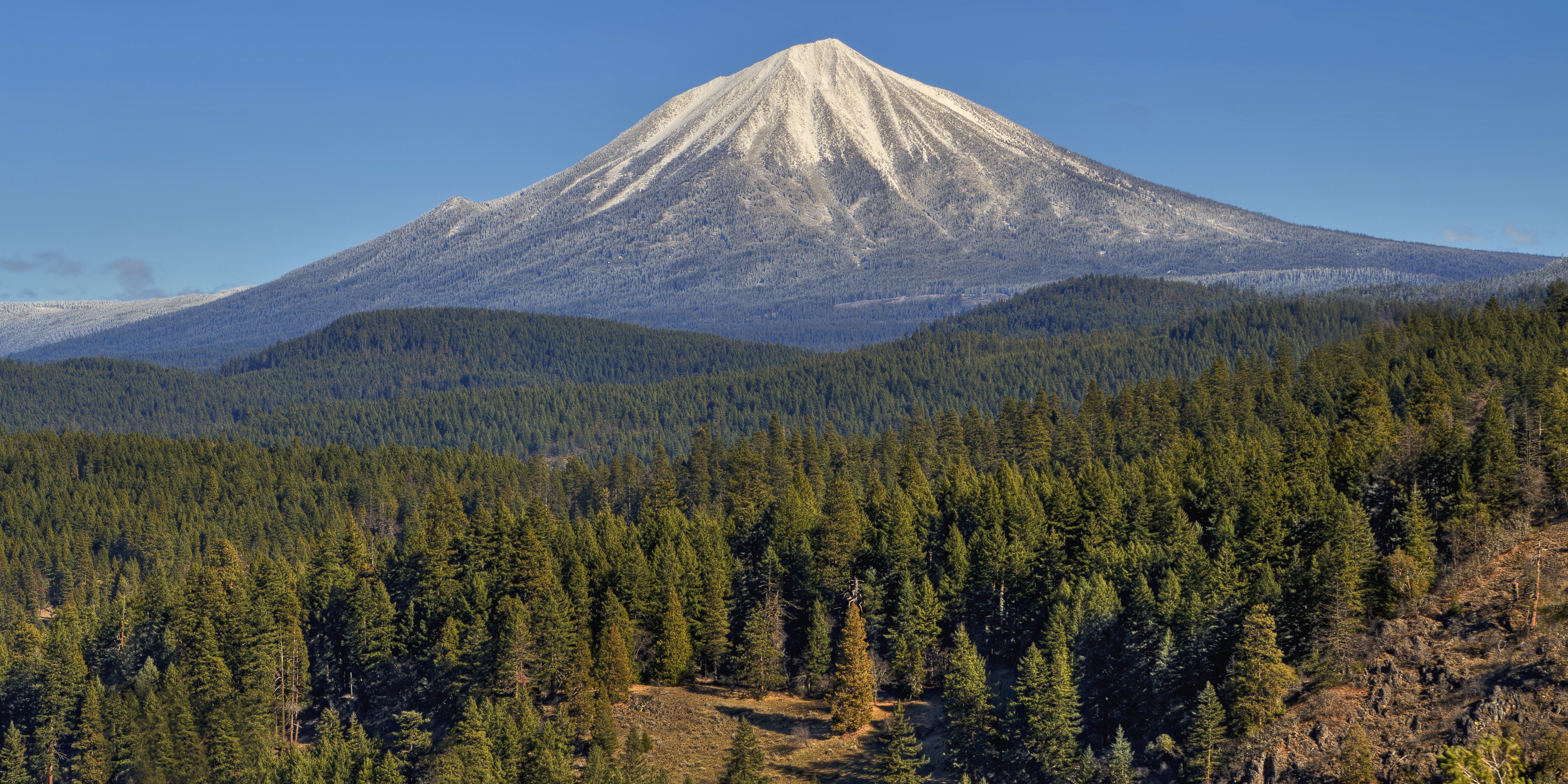 beautiful-view-mount-mcloughlin-covered-snow-tree-covered-hills-captured-oregon.jpg